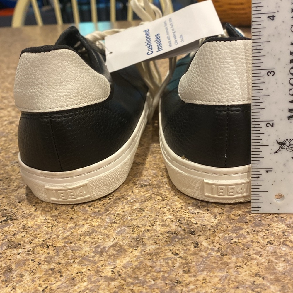 NWT Old Navy Black White Shoes Court Sneakers Memory Foam 9 26 260/83 - Picture 12 of 17